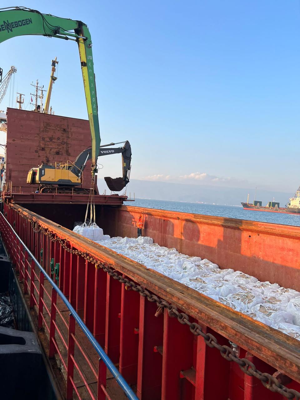 M/V BIEN SHIP CARGO LOADING CLOSE UP